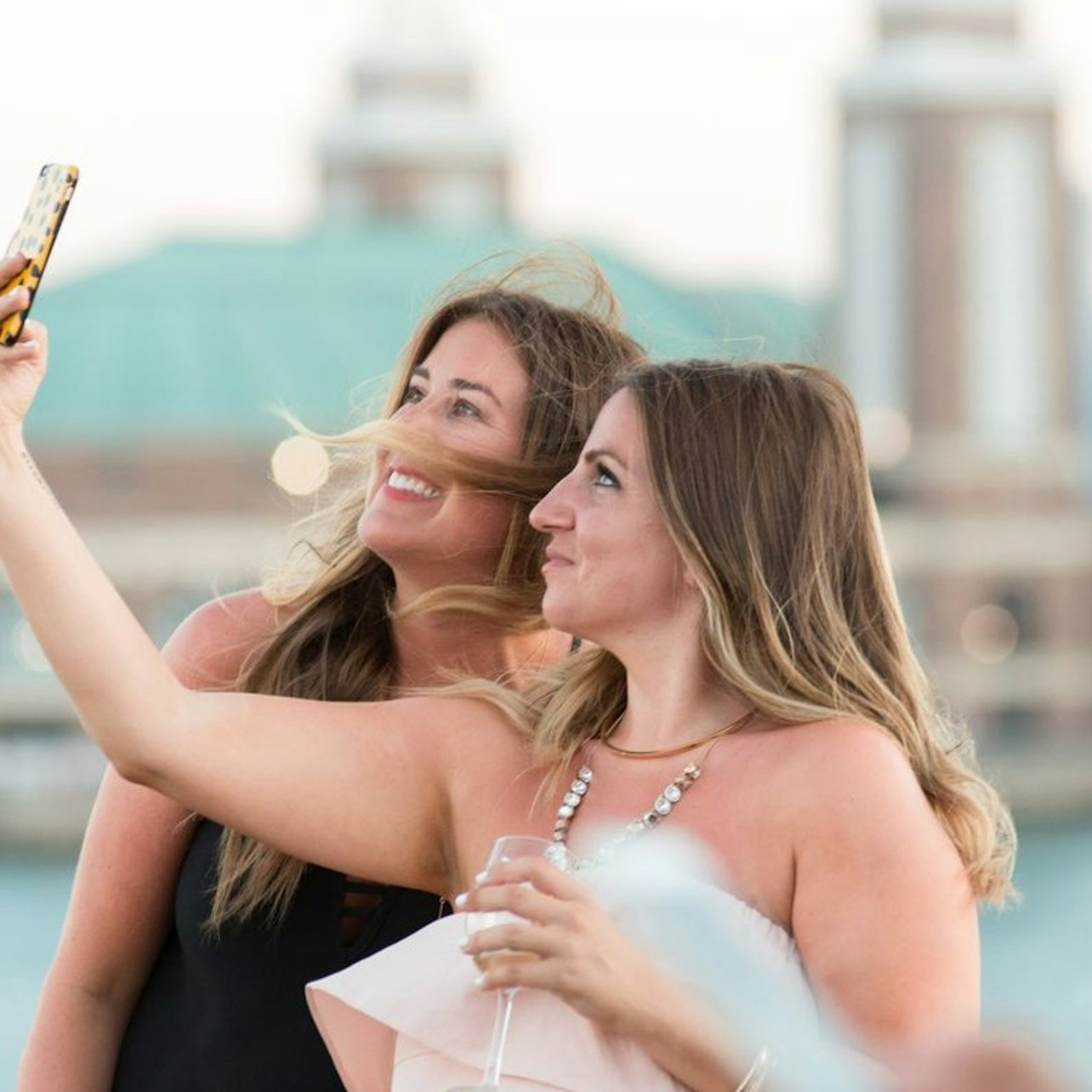 Enjoy a delightful lunch on Lake Michigan capturing joyful moments with friends against the stunning Chicago skyline all while savoring a chef-prepared buffet and refreshing drinks.